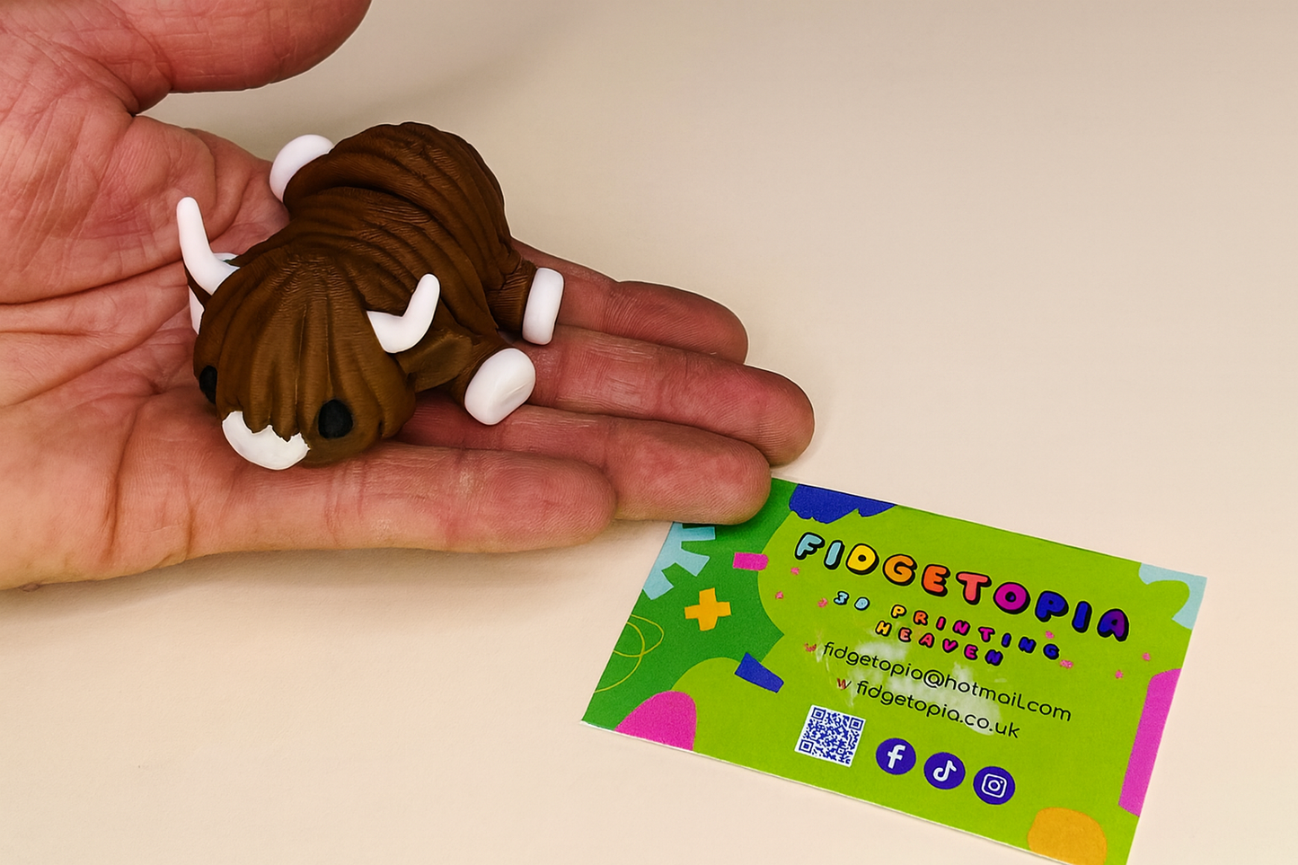 WIGGLERZ - Hettie the Highland Cow